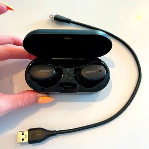 Bose Sport Earbuds with Charge Case black Medium ear tips Charging cord included